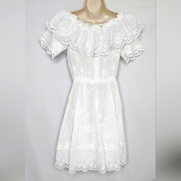 ‼️NEW IN‼️Elegant White Dress Size S - Picture 3 of 6